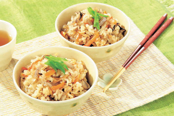 五目炊き込みご飯 画像